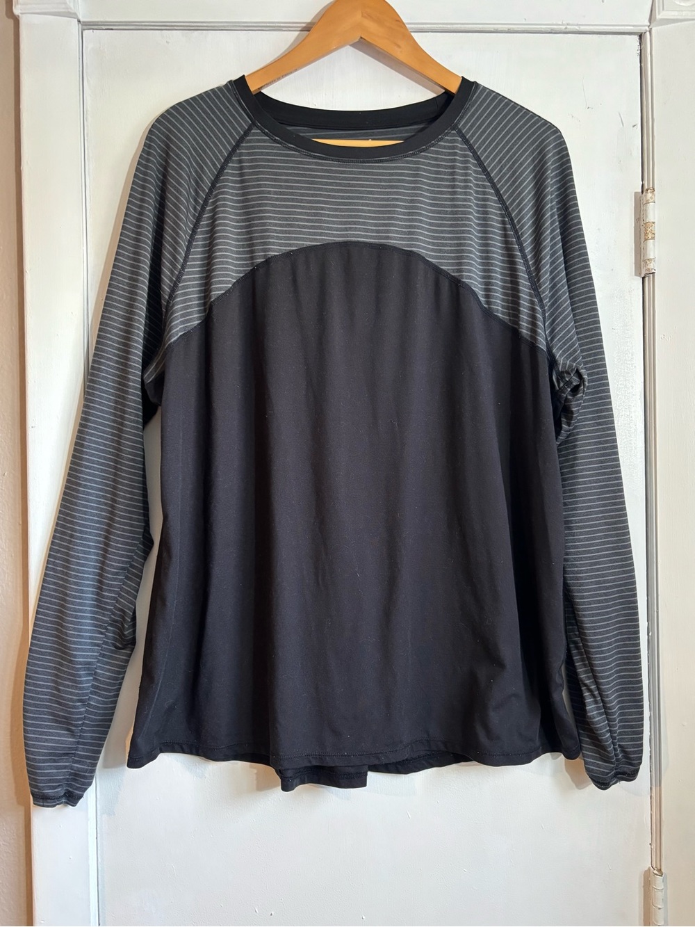 AVIA Black and Gray Long-Sleeve Top